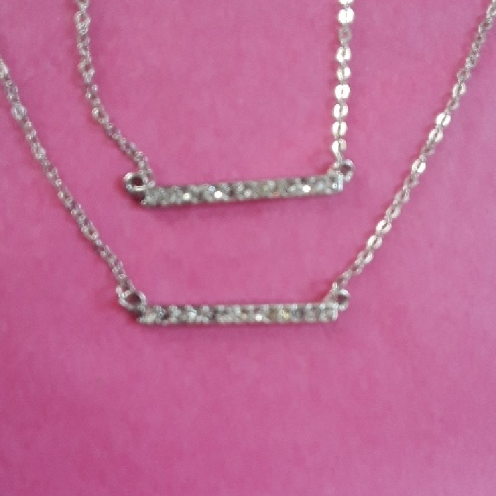Elegant Silver Necklace with Crystal Accents - Picture 7 of 8